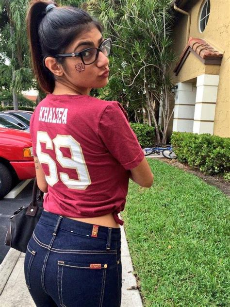 Mia Khalifa ass Search